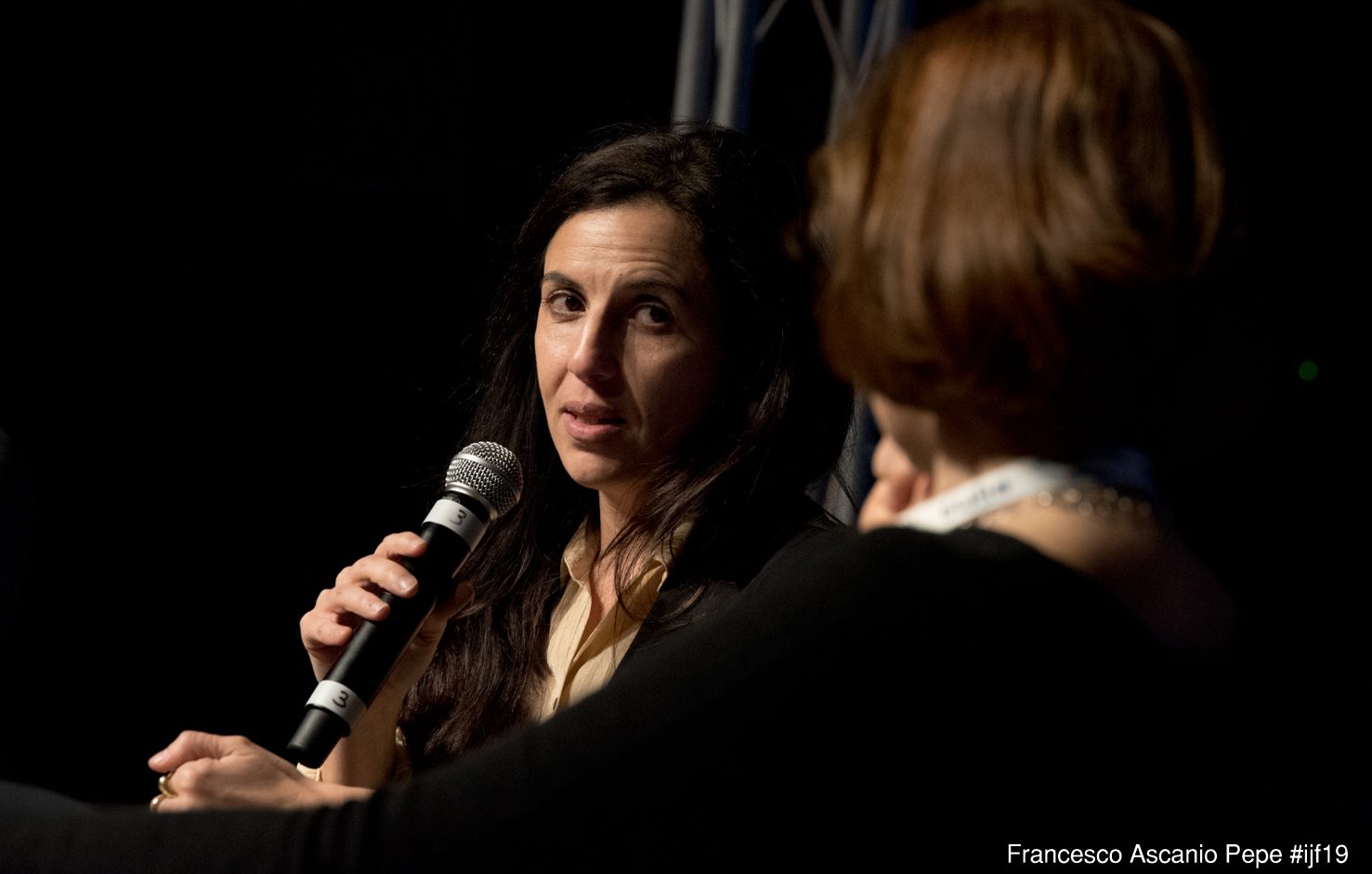 La giornalista Francesca Mannocchi autrice in prestito a Campagnola Emilia